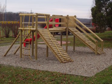 Hrad so šmýkalkou, reťazovou sieťou, lanovým rebríkom, výška podstavy 1,4 m